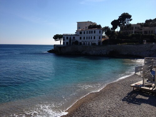 LES PIEDS DANS L'EAU, APPART TRES FRAIS