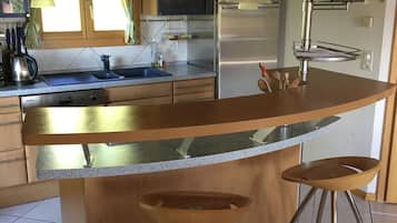 Réfrigérateur, micro-ondes, four, lave-vaisselle