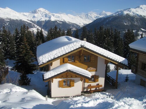 Luxurious, detached chalet with Hot Tub + Sauna - in the 4 Valleys ski area