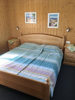 5 chambres, coffres-forts dans les chambres, fer et planche à repasser