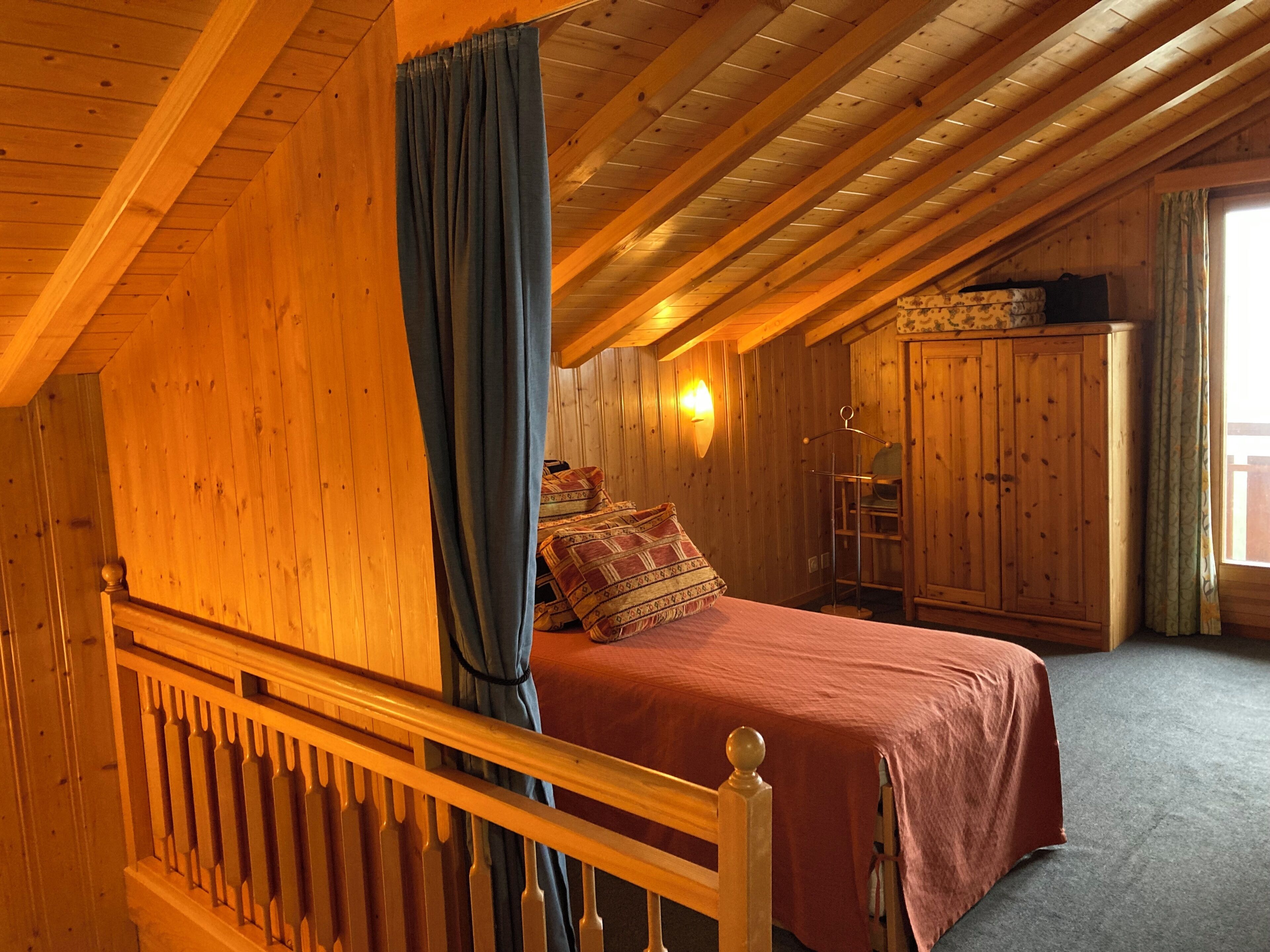 5 室のベッドルーム、セーフティボックス (室内)、アイロン / アイロン台、WiFi (無料)