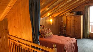 5 chambres, coffres-forts dans les chambres, fer et planche Ă  repasser