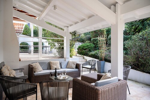 Spacious house with luxury comfort quality services. Heated pool 4-star rated