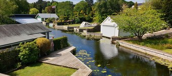 Waterside House With Garden (3 Bedrooms - Sleeps 5)