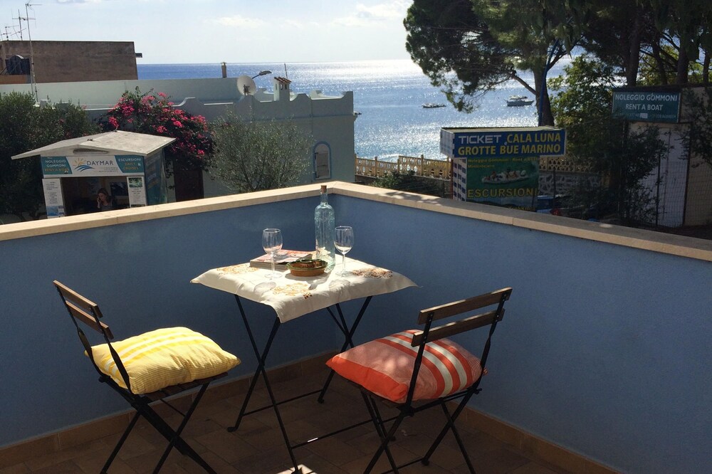 Apartment in Cala Gonone, sea view, very central !!