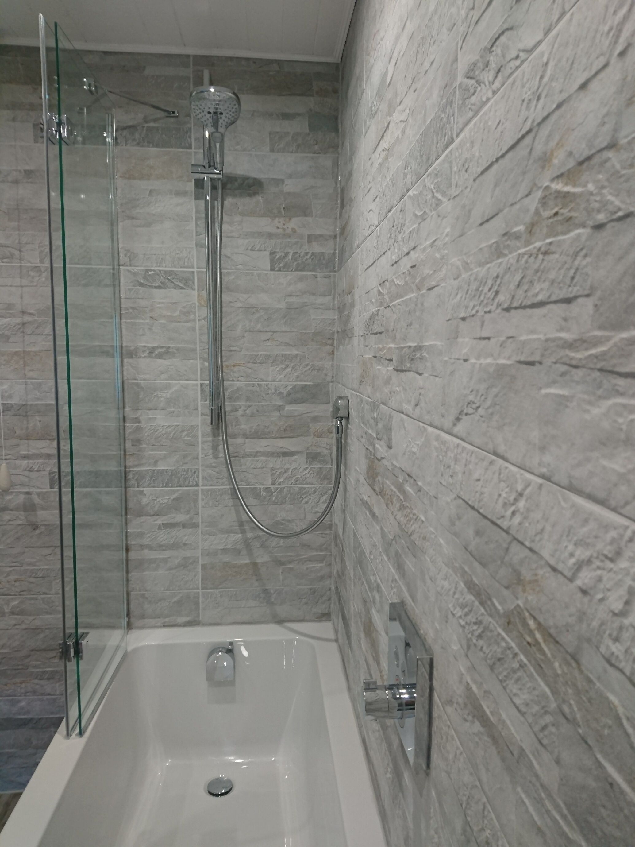 Combined shower/bathtub, hair dryer, towels, soap