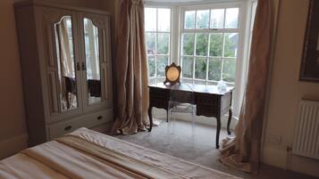 3 bedrooms, memory foam beds, iron/ironing board, free WiFi