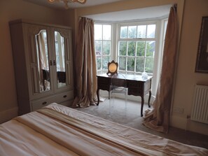 3 bedrooms, memory-foam beds, iron/ironing board, free WiFi