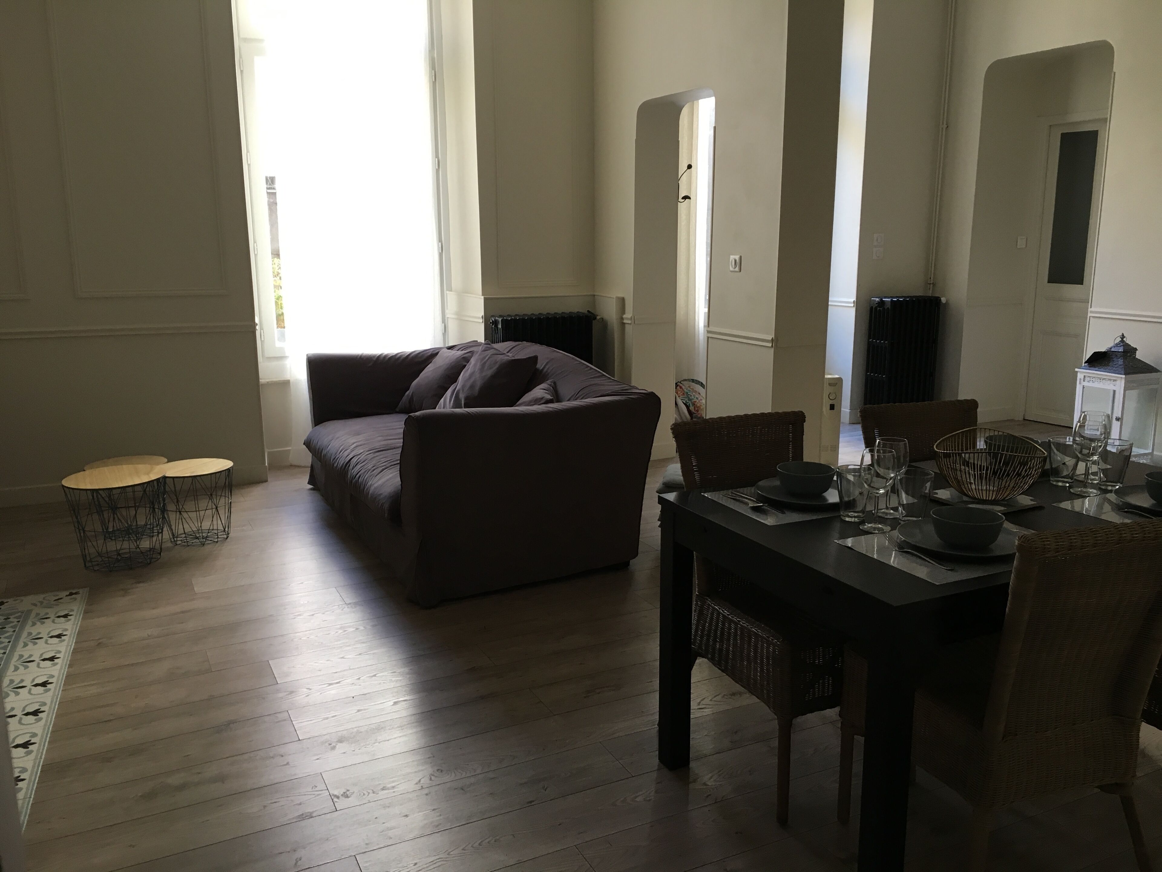 Bonito apartamento en el centro de la ciudad con patio privado.
