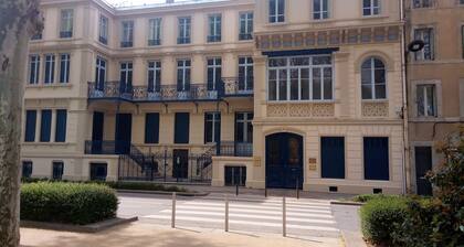Joli appartement en centre ville avec cour privée