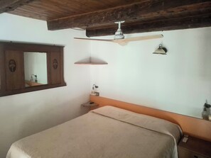 1 soverom, strykejern/-brett, wi-fi (inkludert) og sengetøy