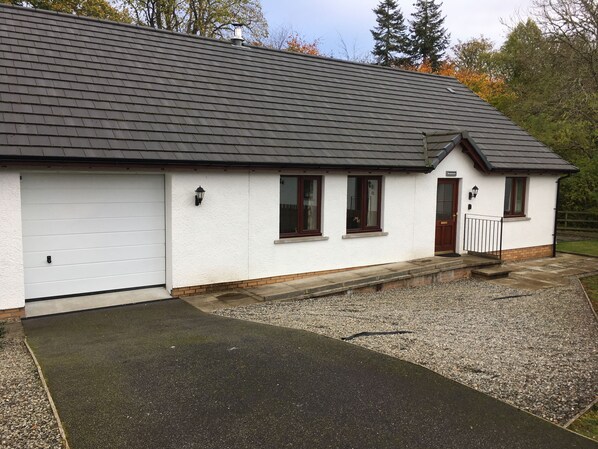 Bowmore pet friendly cottage