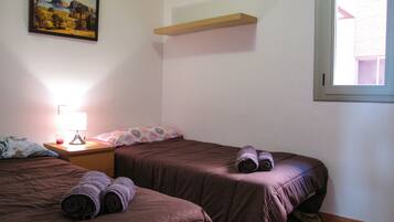 3 quartos, ferros/tĂĄbuas de passar roupa, Wi-Fi de cortesia