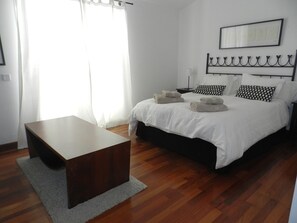 3 chambres, fer et planche à repasser, accès au Wi-Fi (inclus)