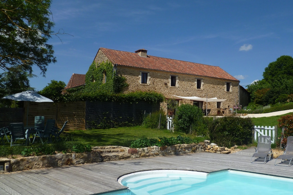 Large gite, for 12 with pool, magnificent views, peaceful and calm.