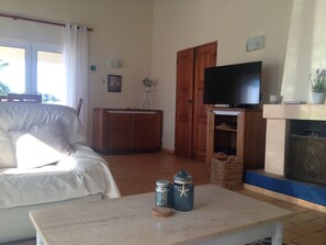 Smart TV, fireplace - 3-bedroom Villa with private swimming pool (Porches)