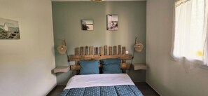 2 slaapkamers, een strijkplank/strijkijzer, reisbedje, gratis wifi