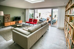 تلفزيون، مشغل دي في دي، ستيريو