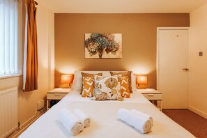 3 bedrooms, iron/ironing board, free WiFi, bed sheets - Stunning Penthouse - Sea Views, Beaches, Surfing & Parking (Newquay)