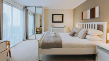 3 slaapkamers, een strijkplank/strijkijzer, gratis wifi, beddengoed