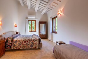 5 bedrooms, WiFi - Villa Lucia with pool in the Marche region, elegant and spacious, a few kilometers from the Adriatic (Barchi)