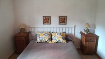 3 Schlafzimmer, Schreibtisch, Bügeleisen/Bügelbrett, kostenloses WLAN
