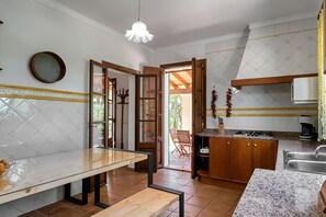 Fridge, microwave, oven, stovetop - Finca Sa Punta (Santa Margarita)