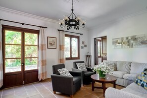 TV, peis, bordtennis og bøker