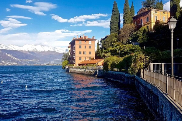 Miscellaneous - Enjoy the beauty of Lake Como from the comfort of your home! This stunning home boasts a prime location right on the lakeshore, offering breathtaking views of the sparkling lake below. Soak up the serene surroundings and absorb the tranquility of this id (Bellano)