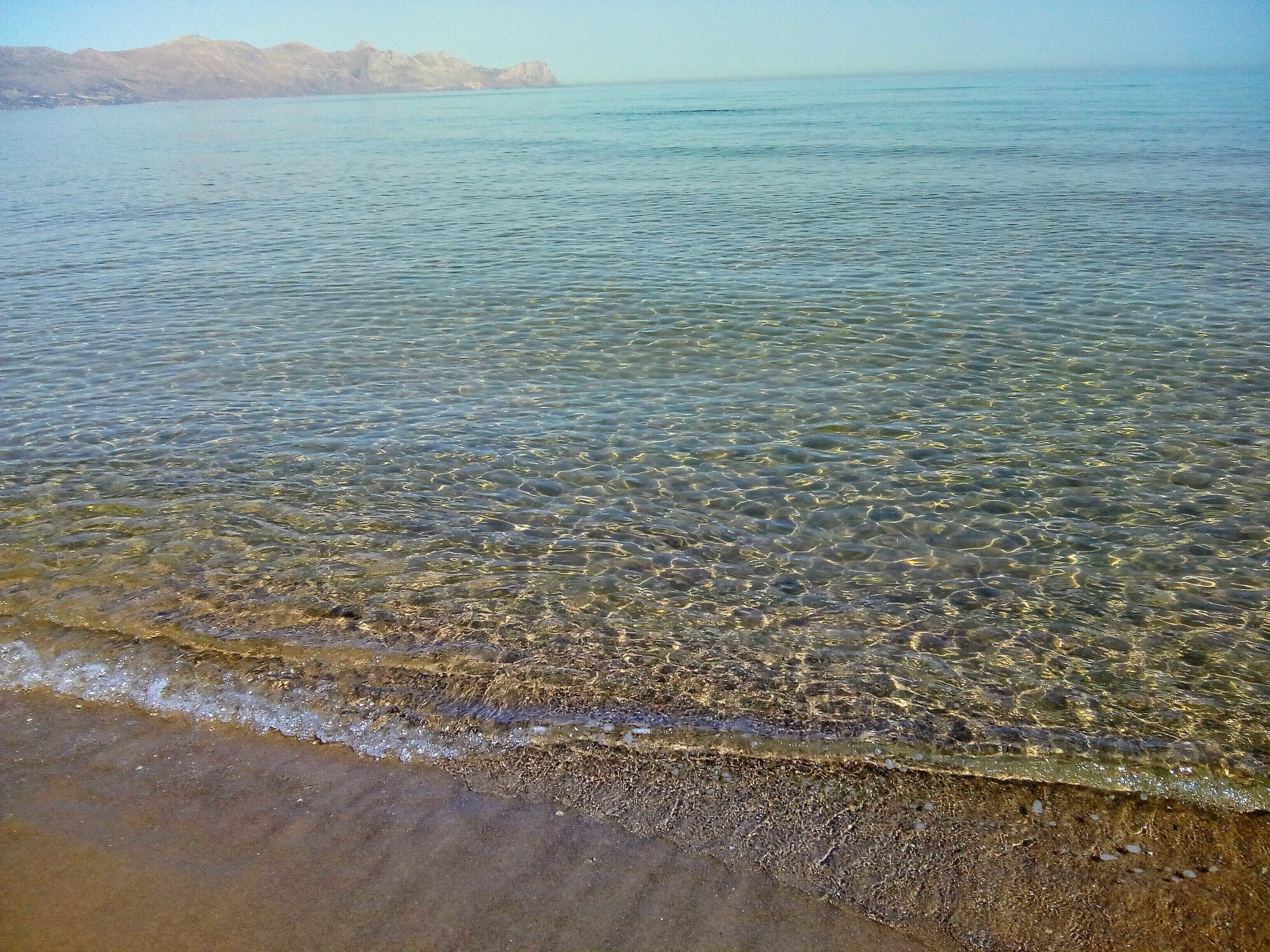 Sulla spiaggia, lettini da mare, teli da spiaggia
