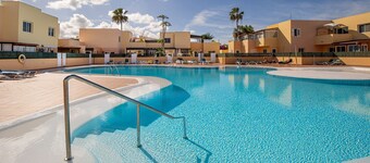 APARTAMENTO CON PISCINA A POCOS PASOS DEL MAR