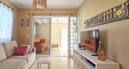 APARTMENT WITH SWIMMING POOL NEAR THE SEA