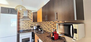 Fridge, microwave, oven, stovetop - APARTMENT WITH SWIMMING POOL NEAR THE SEA (Corralejo)