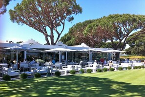 Outdoor dining - Stunning villa in Vale do Lobo, private pool and high speed broadband (Vale do Lobo)