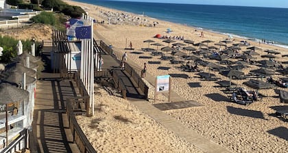 Stunning villa in Vale do Lobo, private pool, air con & broadband