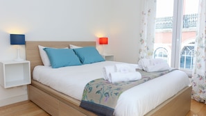 2 bedrooms, iron/ironing board, travel cot, free WiFi