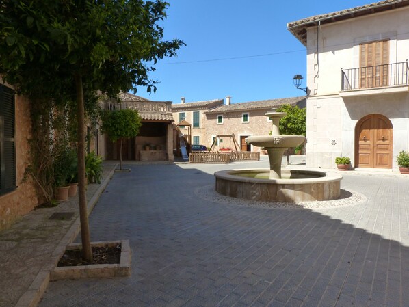 Property grounds - House in Biniali; Village in the Heart of Mallorca. With wiffi and TV / Satellite. (Biniali - Illes Balears-)