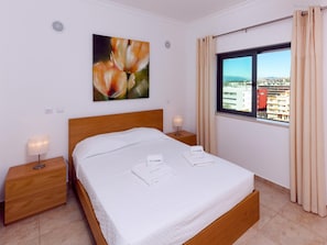 Room - B26 - Palmeiras Top-Floor Apartment (Lagos)