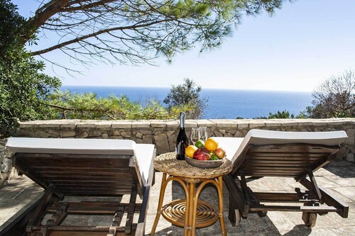HOLIDAY VILLA BY THE SEA WITH EXCLUSIVE GARDEN OF 3000 SQM