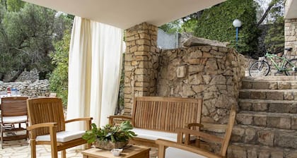 FERIENVILLA AM MEER MIT EXKLUSIVEM GARTEN VON 3000 QM