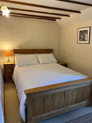 2 عدّة غرف نوم ومكواة/لوح كي وواي فاي وملاءات أسرّة