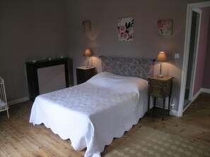 5 habitaciones, tabla de planchar con plancha y wifi gratis 