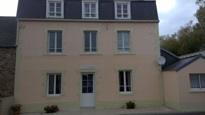 10 minutes from the beaches, large house by the stream. Ideal for families