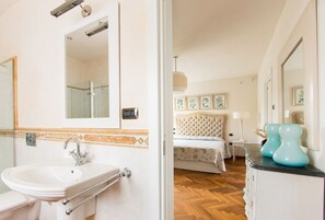 Villa, 4 Schlafzimmer | Badezimmer | Badewanne und Dusche (separat), Whirlpool, Haartrockner, Bidet