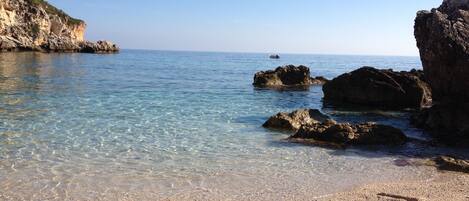 Plage, chaises longues, serviettes de plage
