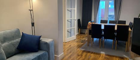 Smart TV, fireplace, DVD player