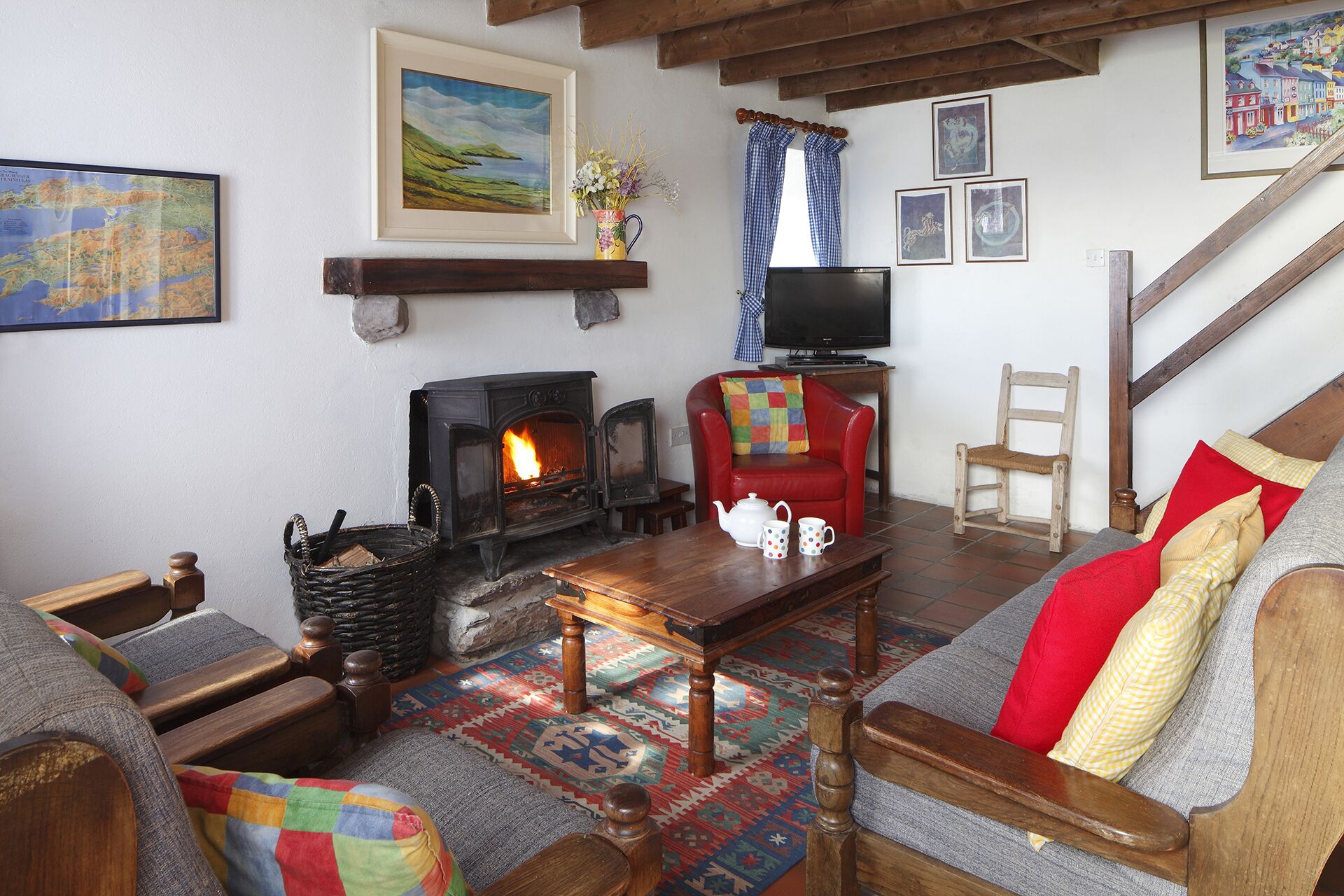 Restored 18C coastguard cottage on the shore of the beautiful Kenmare estuary