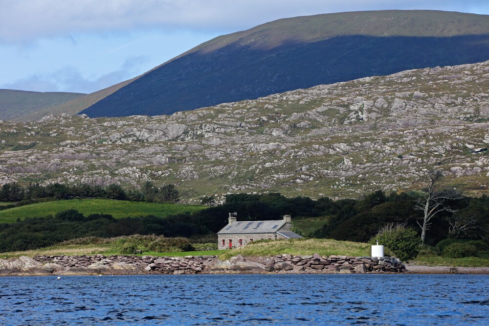 Restored 18C coastguard cottage on the shore of the beautiful Kenmare estuary