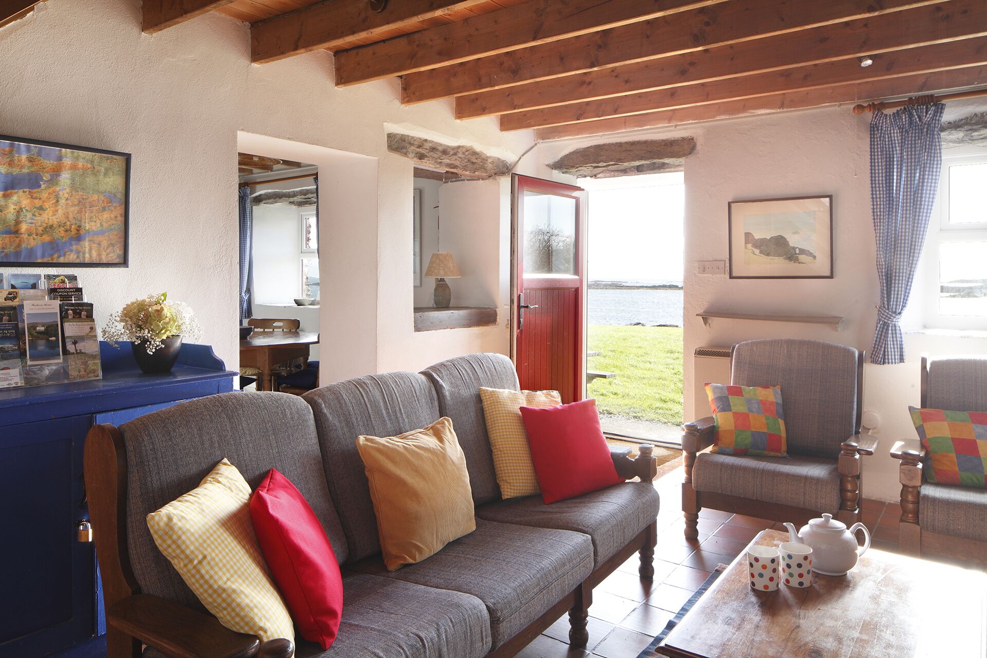 Restored 18C coastguard cottage on the shore of the beautiful Kenmare estuary