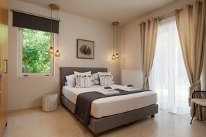 4 室のベッドルーム、セーフティボックス (室内)、アイロン / アイロン台、旅行用ベビーベッド